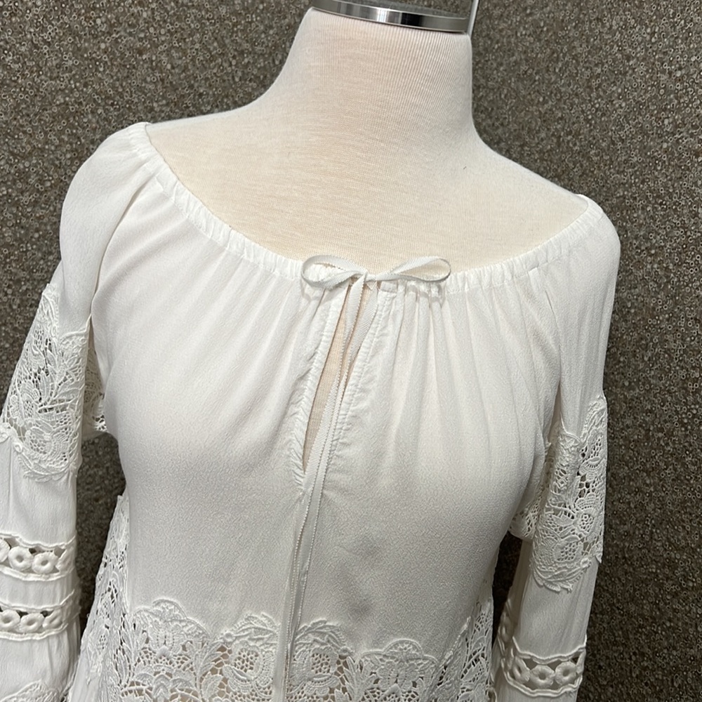 For Love & Lemon Embroidered Lace White Long Sleeve Pullover Top. Size Small